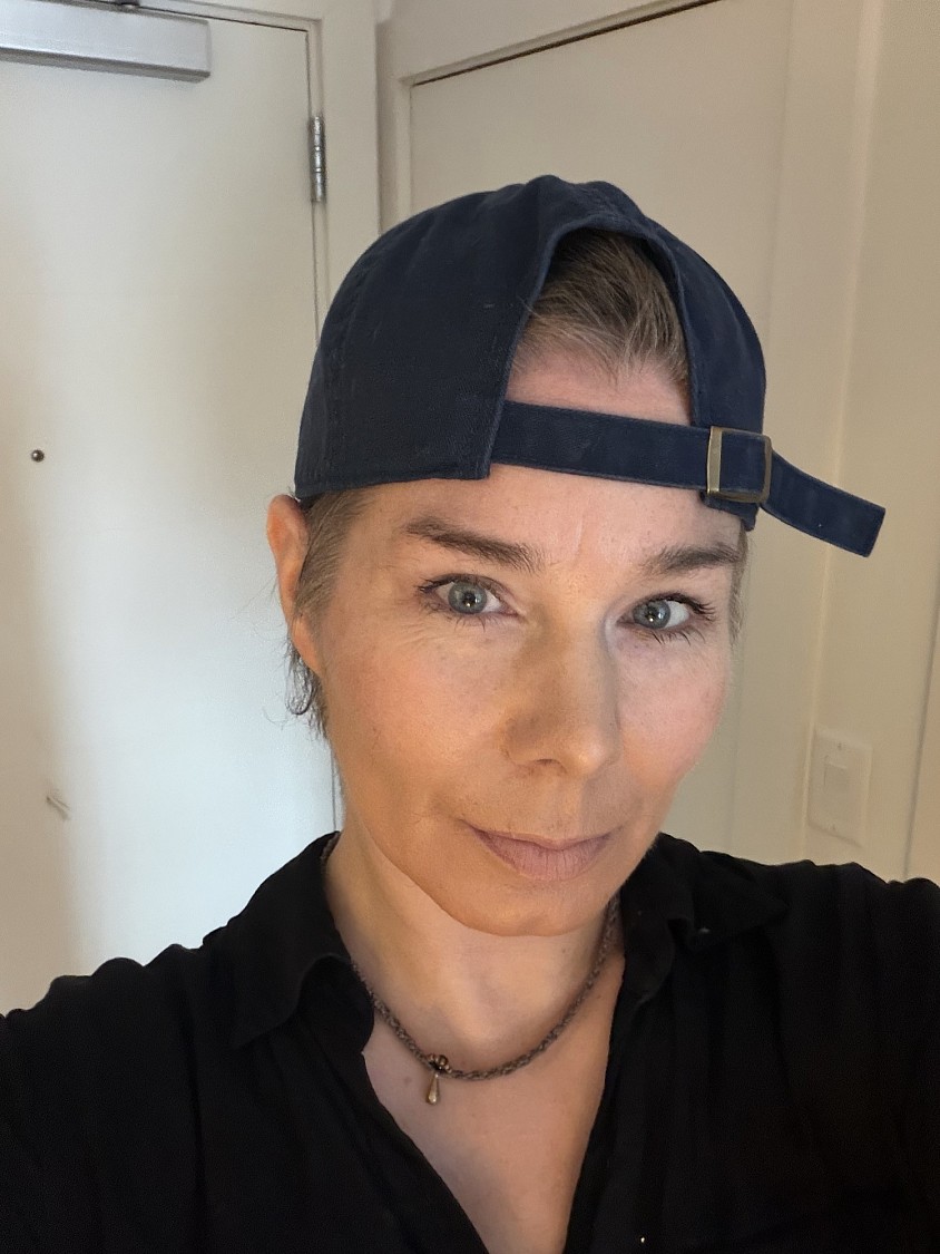 Julie Assmus: the artist